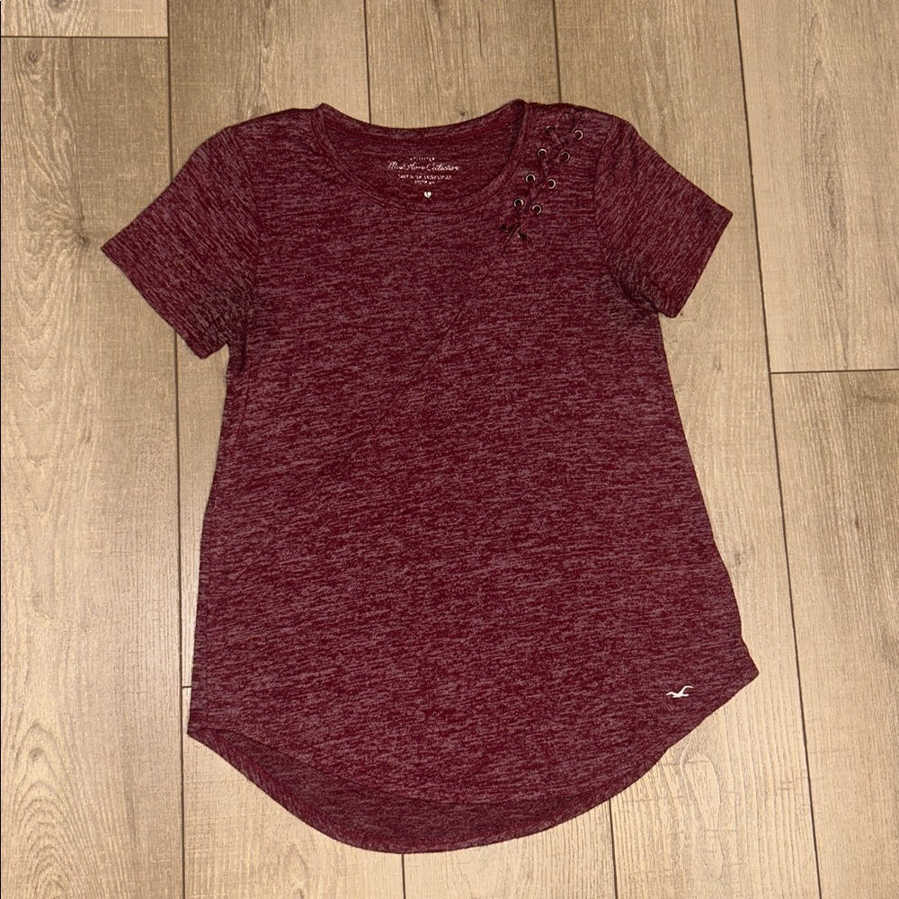 Hollister Lace-Up Short Sleeve Tee in Heather Burgundy